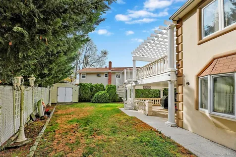 330 Bayville Avenue Bayville NY 11709