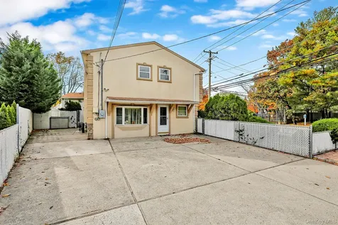 330 Bayville Avenue Bayville NY 11709