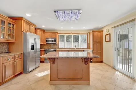 330 Bayville Avenue Bayville NY 11709
