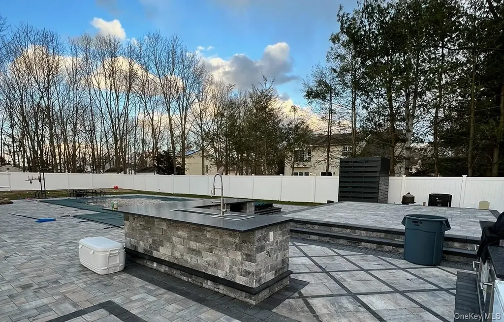7 Sweet Briar Path Lake Grove NY 11755