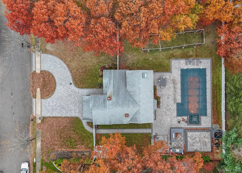 7 Sweet Briar Path Lake Grove NY 11755