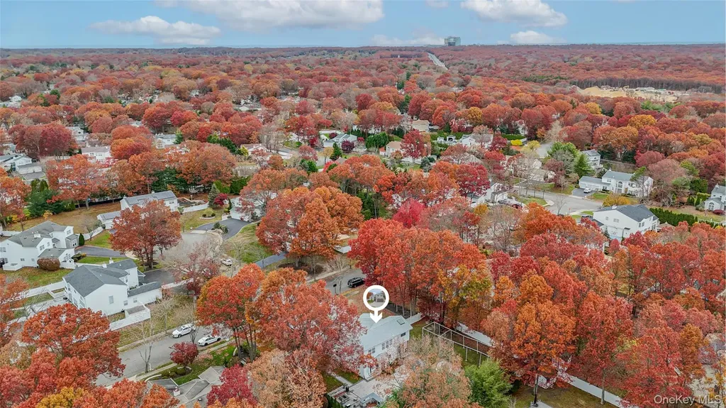 7 Sweet Briar Path Lake Grove NY 11755