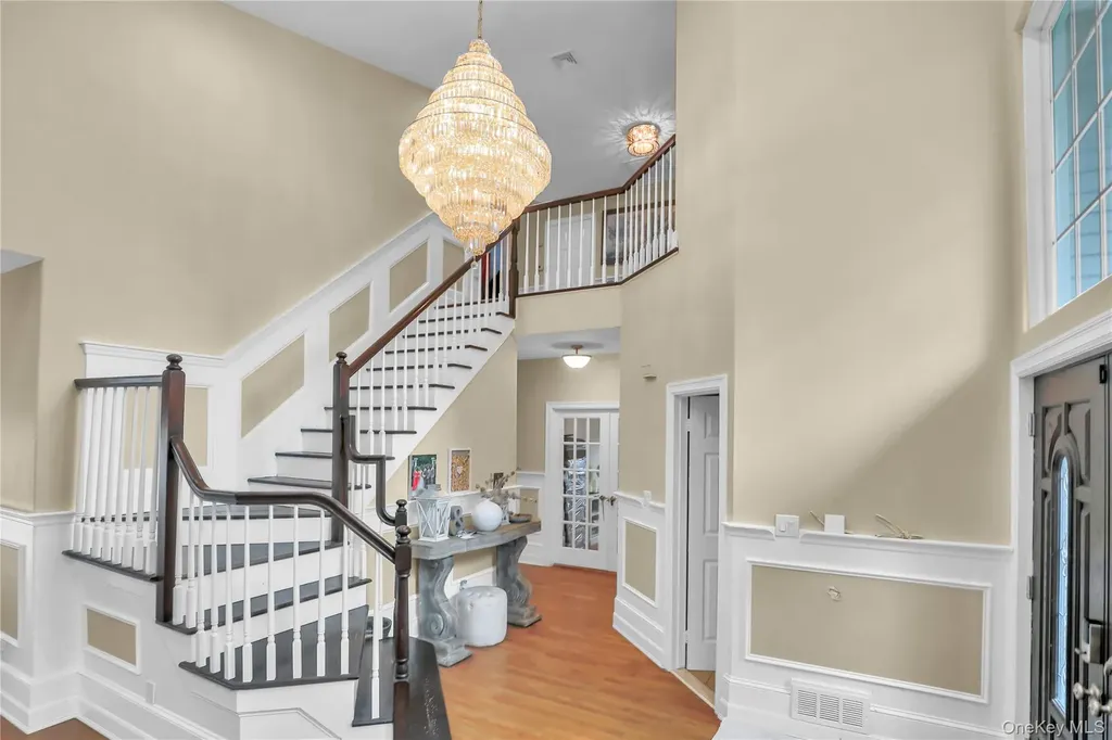 7 Sweet Briar Path Lake Grove NY 11755