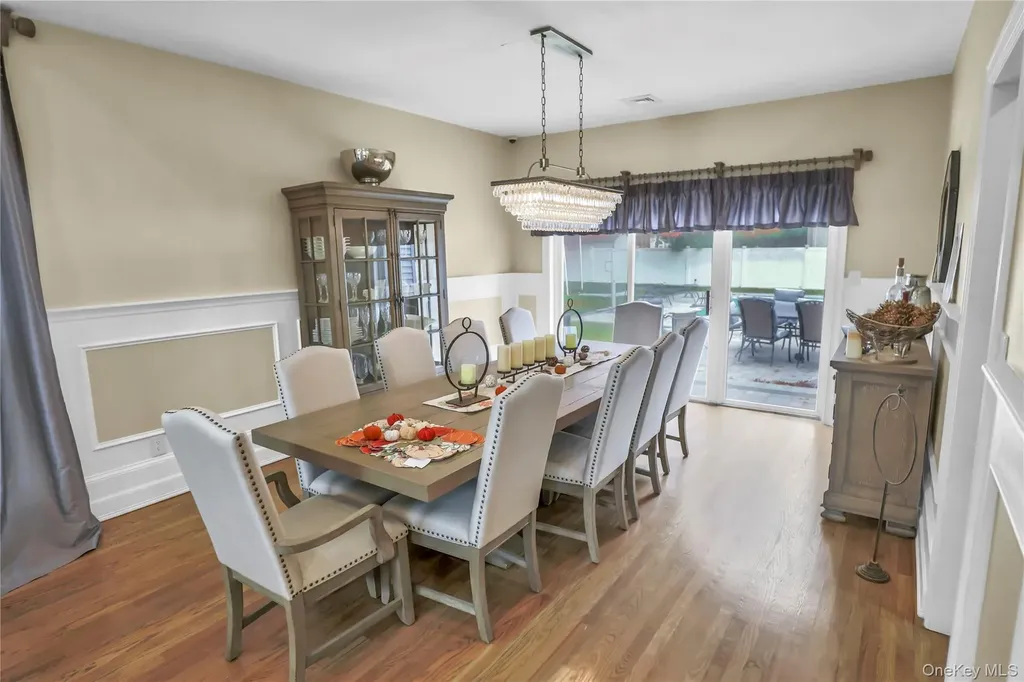 7 Sweet Briar Path Lake Grove NY 11755
