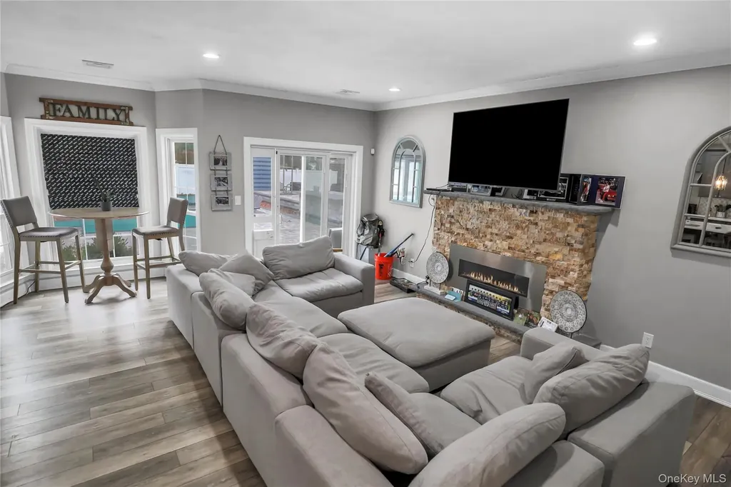 7 Sweet Briar Path Lake Grove NY 11755