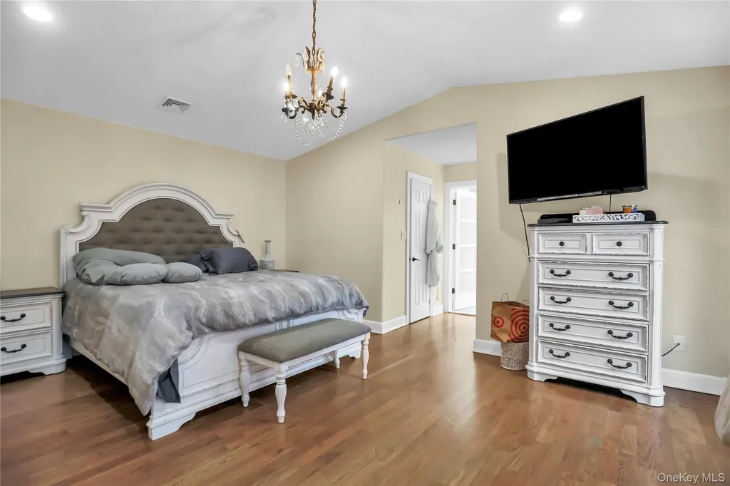 7 Sweet Briar Path Lake Grove NY 11755