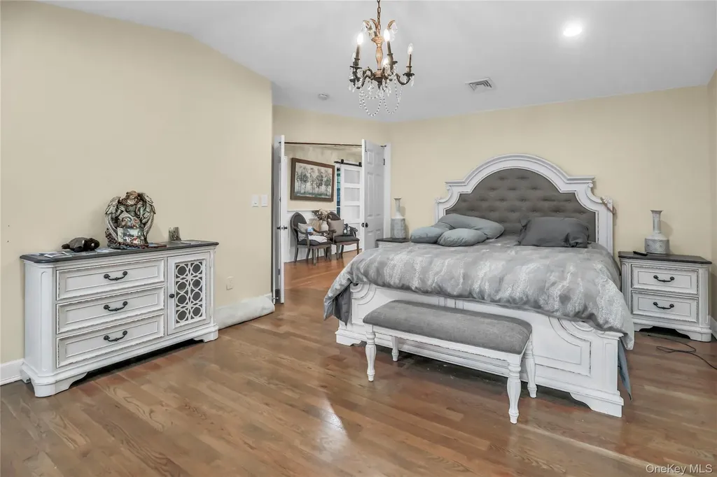 7 Sweet Briar Path Lake Grove NY 11755