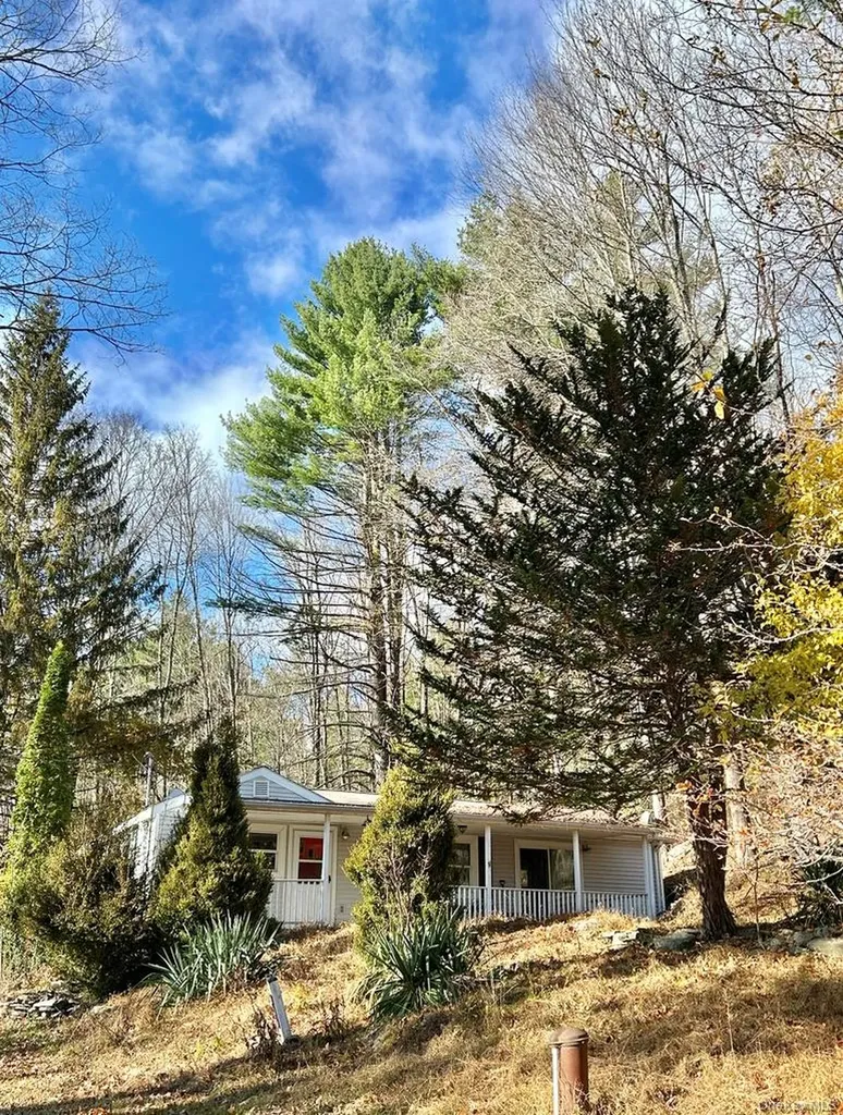 335 Tempaloni Road Spring Glen NY 12483