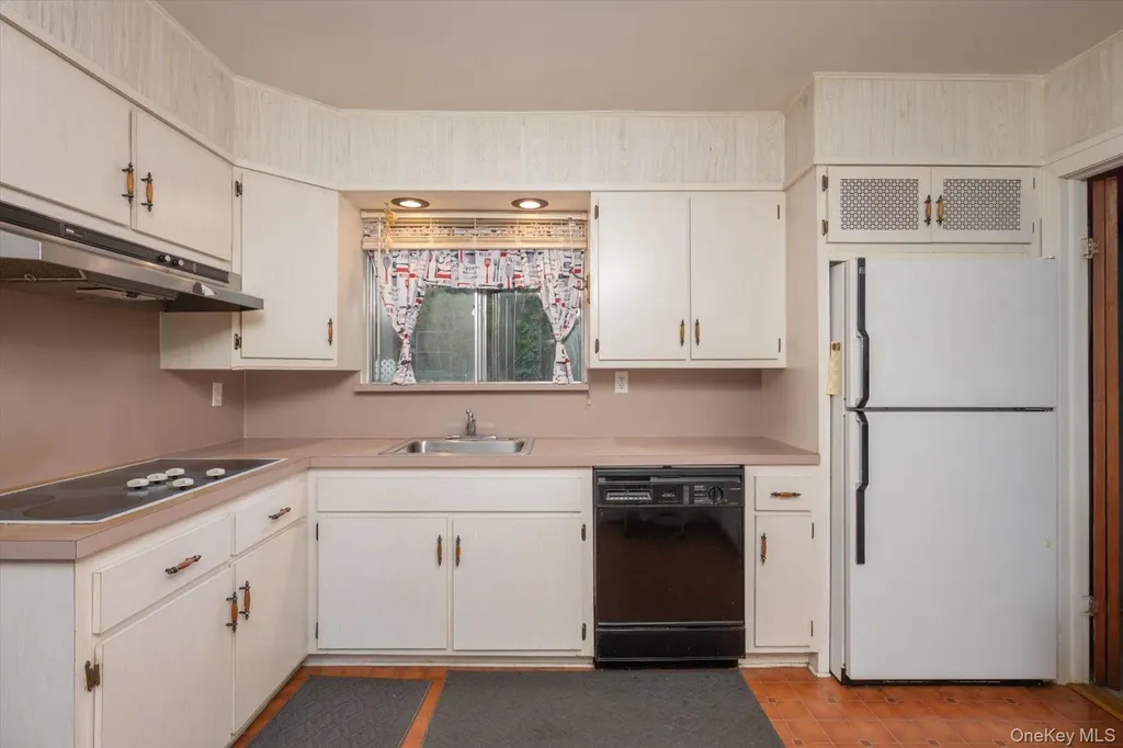 256 Schenck Avenue Great Neck NY 11021