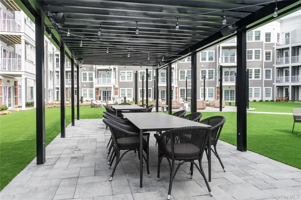 75 E Hoffman Avenue Lindenhurst NY 11757