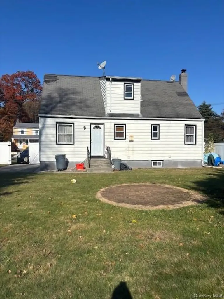 84 E Greenwich Avenue Roosevelt NY 11575