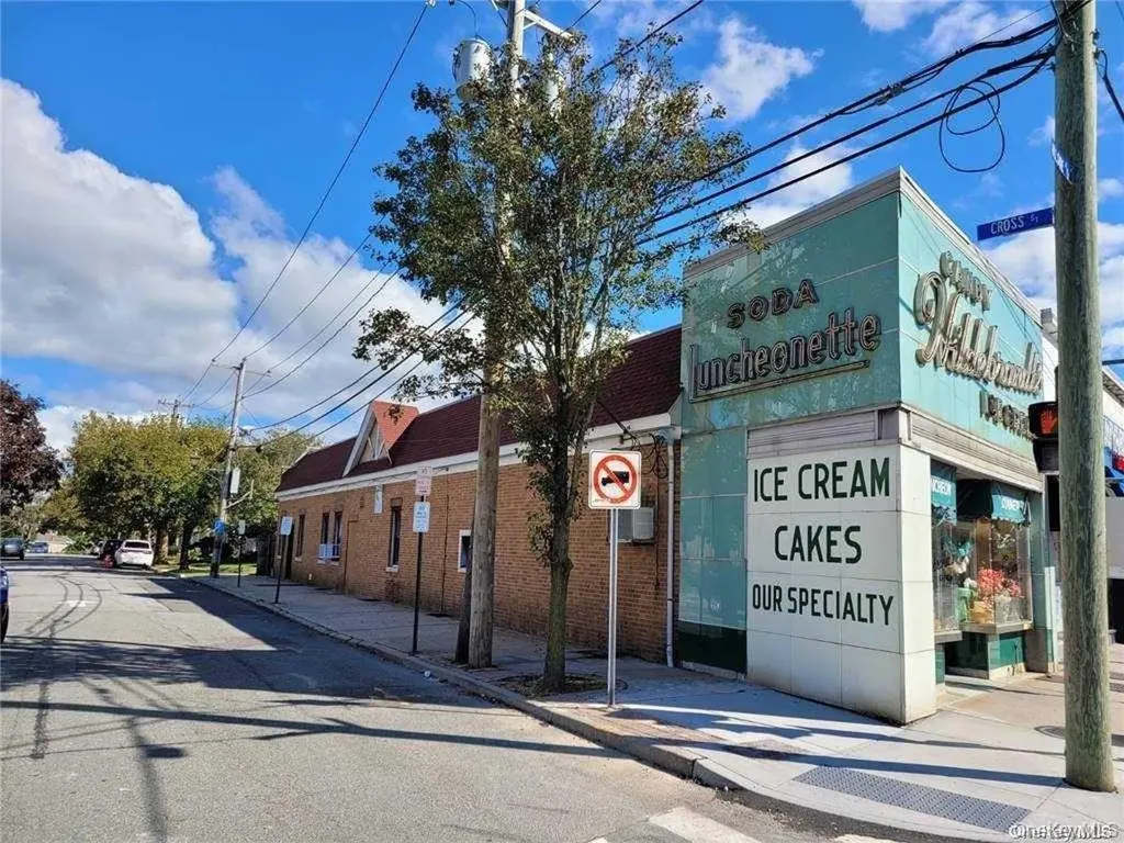 84 Hillside Avenue Williston Park NY 11596