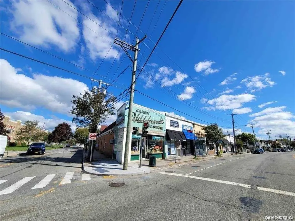 84 Hillside Avenue Williston Park NY 11596