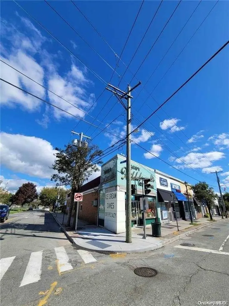 84 Hillside Avenue Williston Park NY 11596