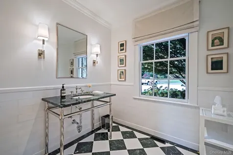 530 Chicken Valley Road Locust Valley NY 11560