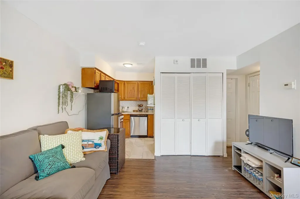 17 Gregory Lane Staten Island NY 10314