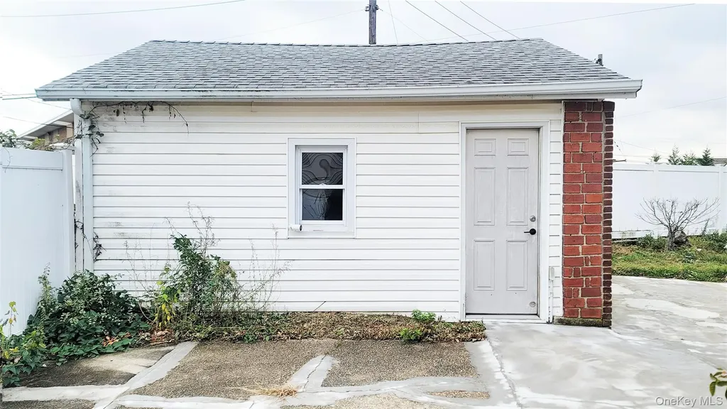 469 River Street Oceanside NY 11572
