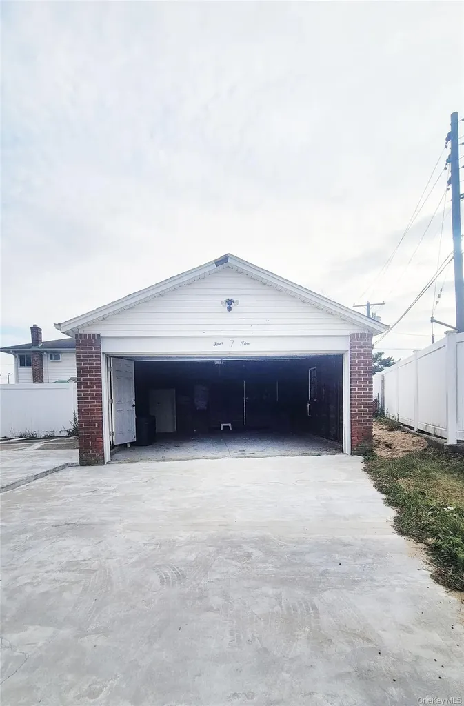 469 River Street Oceanside NY 11572