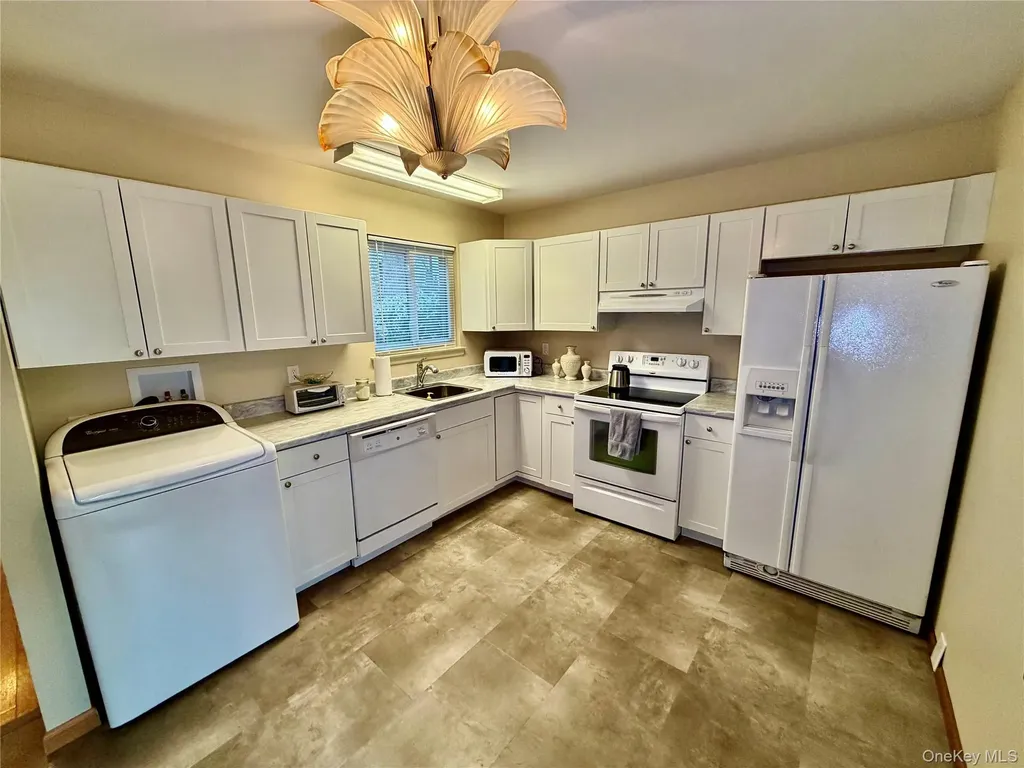 82 Strathmore Gate Drive Stony Brook NY 11790