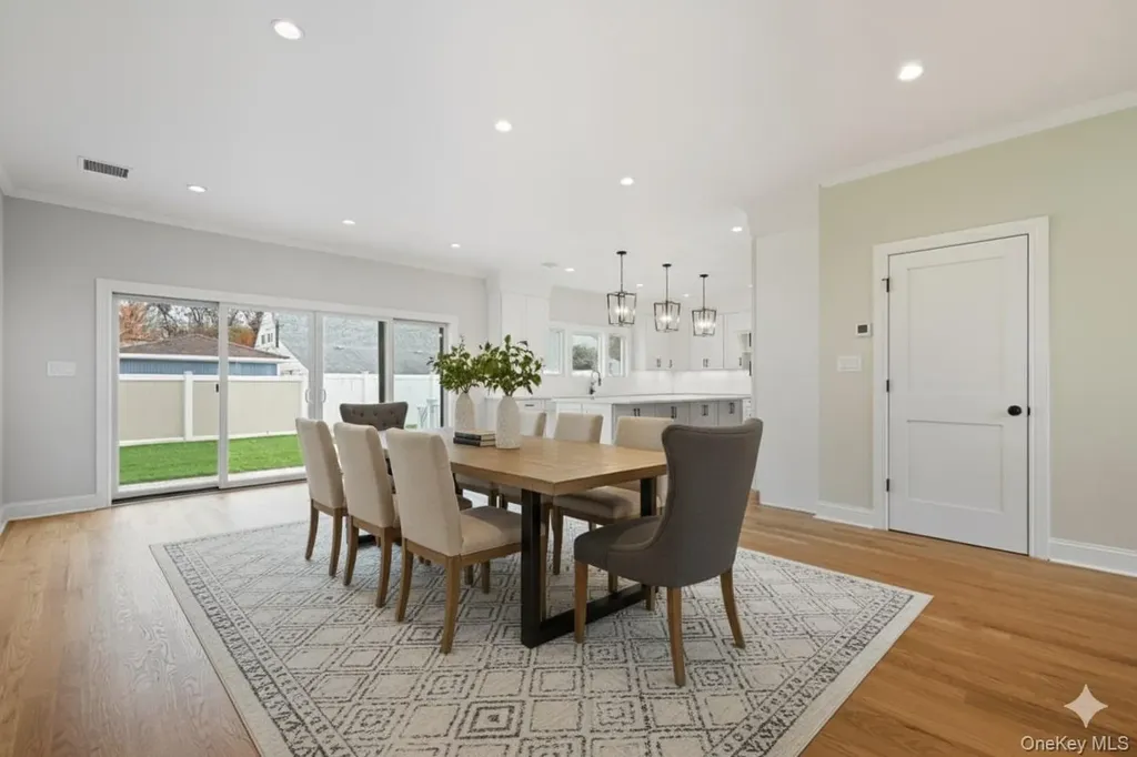 39 Cobalt Lane Westbury NY 11590