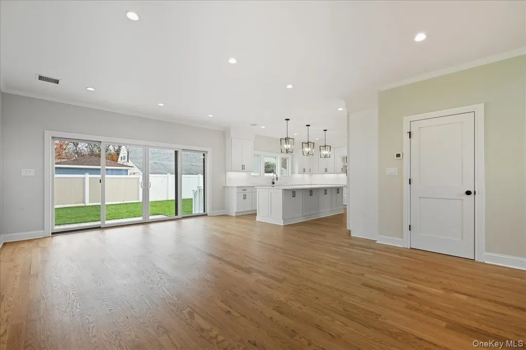 39 Cobalt Lane Westbury NY 11590