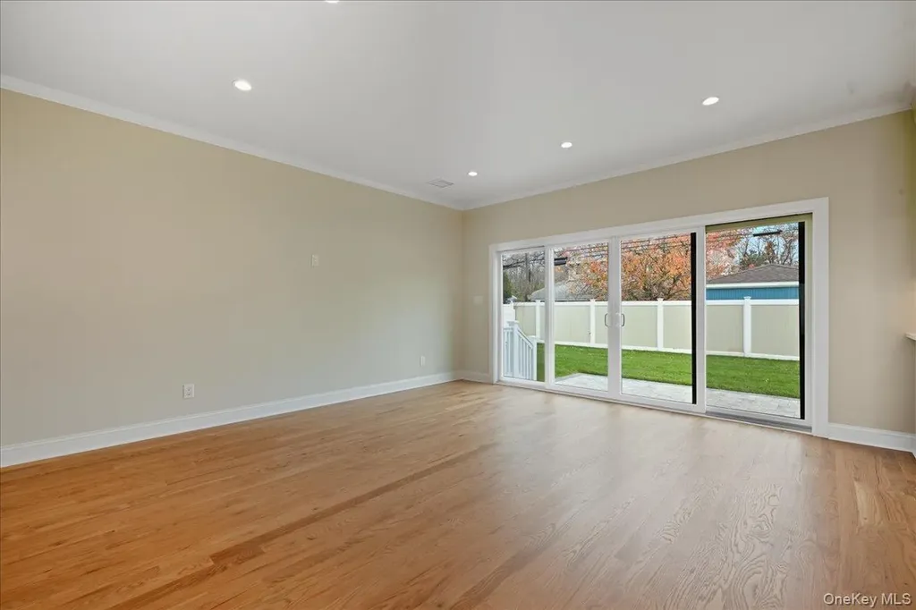 39 Cobalt Lane Westbury NY 11590