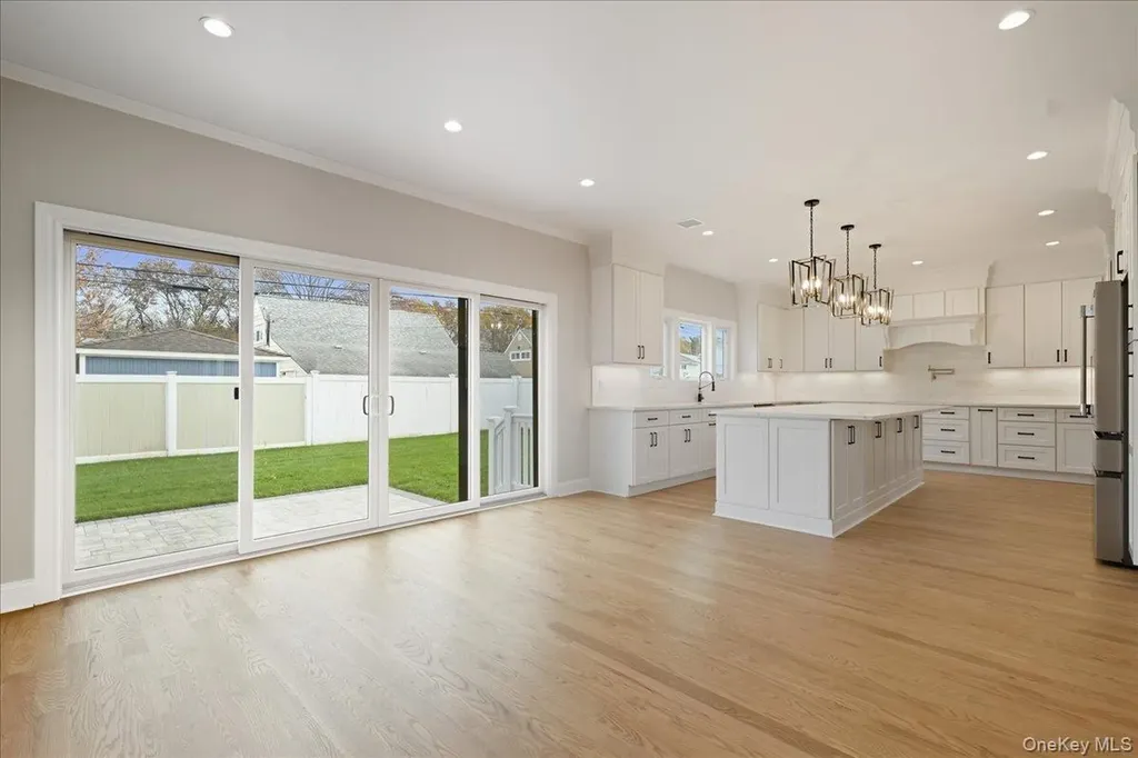 39 Cobalt Lane Westbury NY 11590