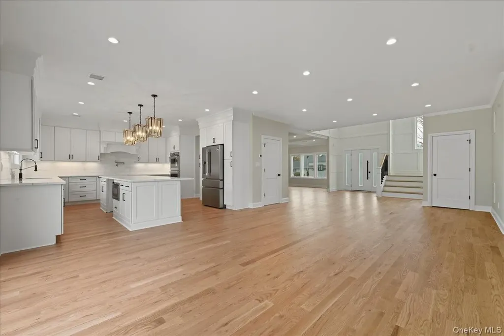 39 Cobalt Lane Westbury NY 11590