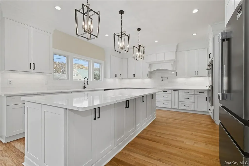 39 Cobalt Lane Westbury NY 11590