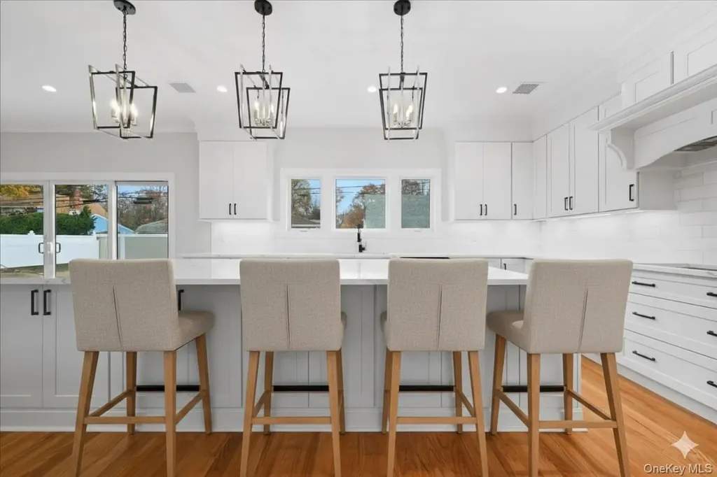 39 Cobalt Lane Westbury NY 11590