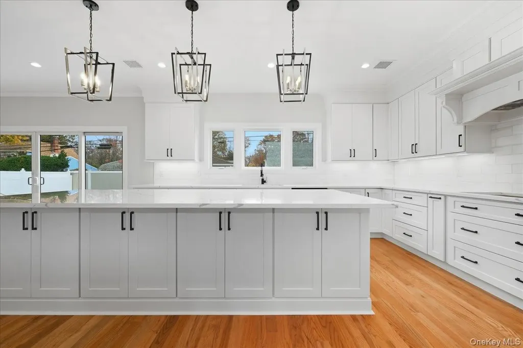 39 Cobalt Lane Westbury NY 11590