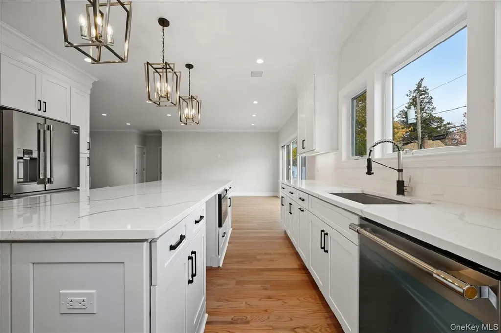 39 Cobalt Lane Westbury NY 11590