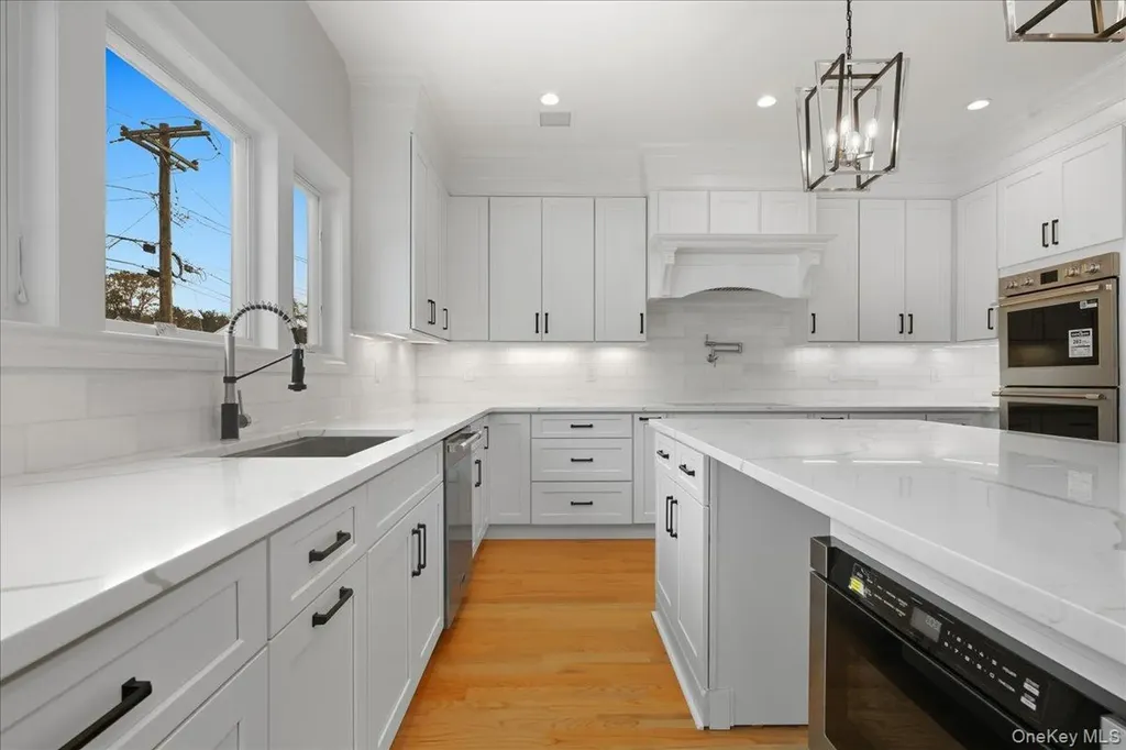 39 Cobalt Lane Westbury NY 11590
