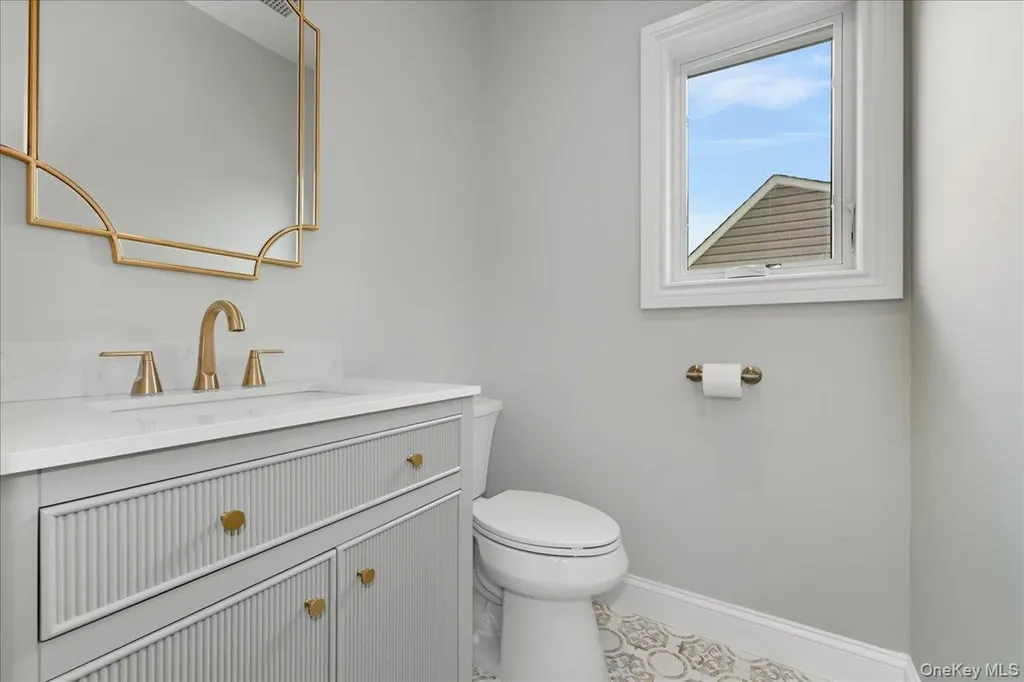 39 Cobalt Lane Westbury NY 11590