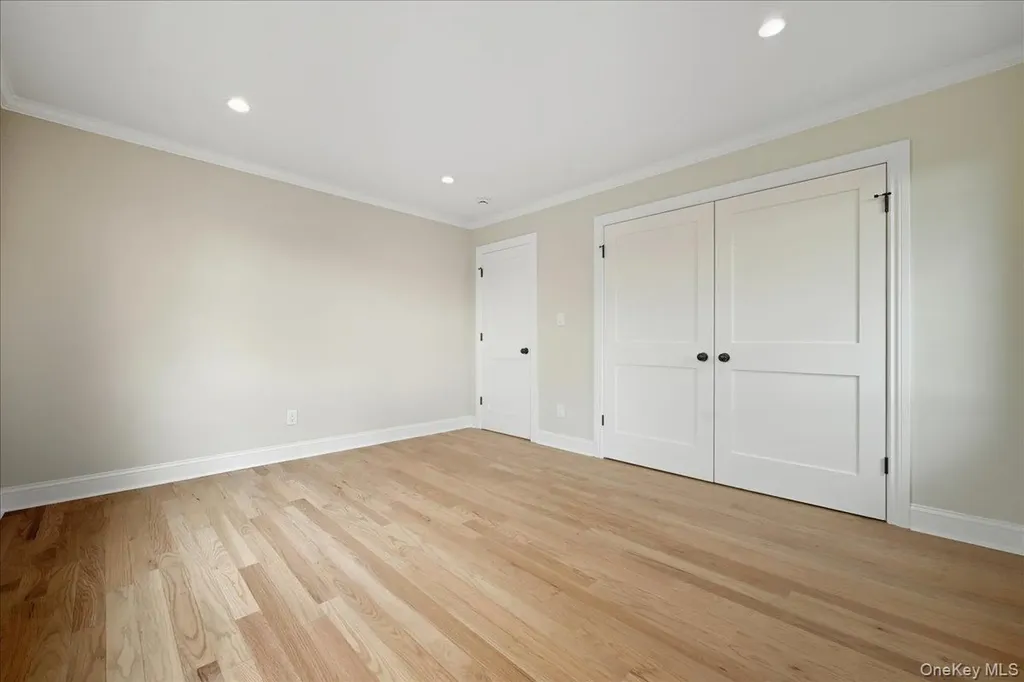 39 Cobalt Lane Westbury NY 11590