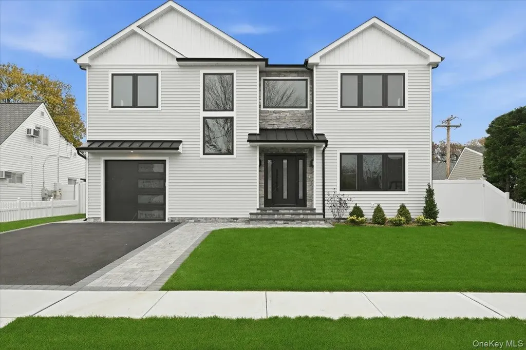 39 Cobalt Lane Westbury NY 11590