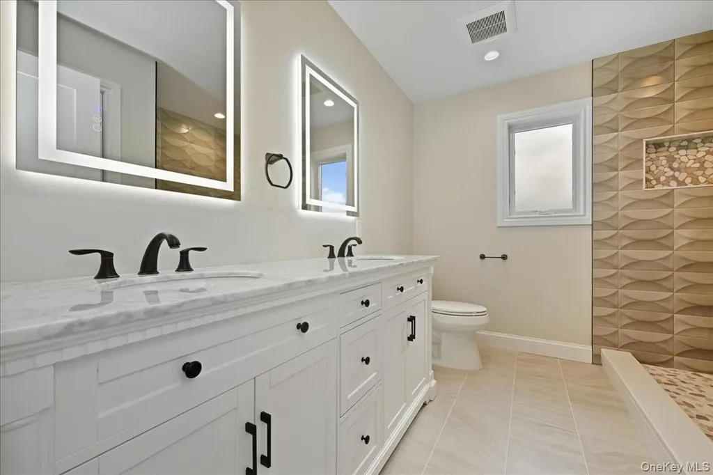 39 Cobalt Lane Westbury NY 11590