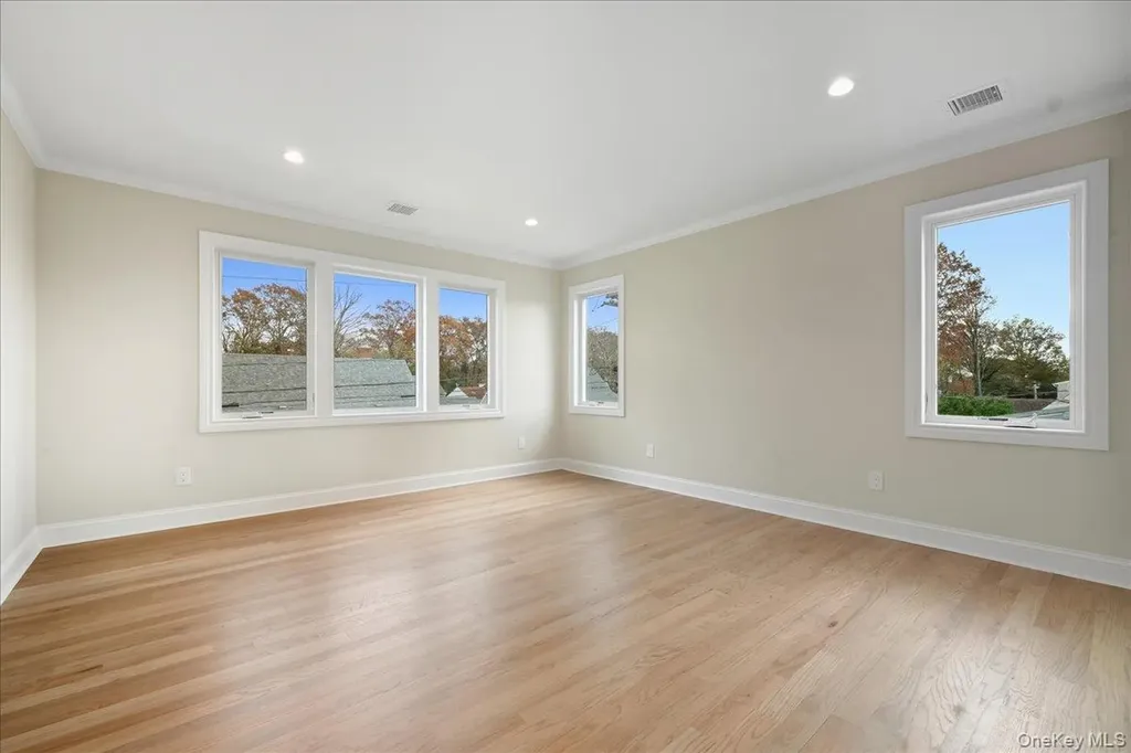 39 Cobalt Lane Westbury NY 11590