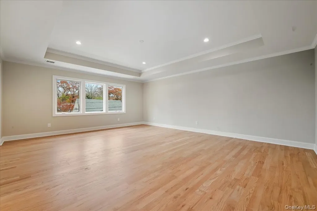 39 Cobalt Lane Westbury NY 11590