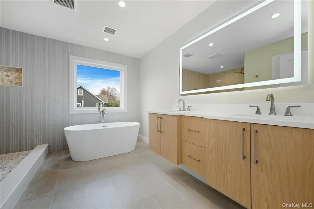 39 Cobalt Lane Westbury NY 11590