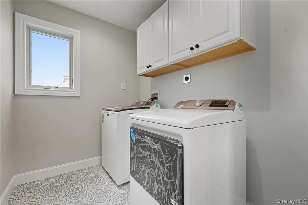 39 Cobalt Lane Westbury NY 11590