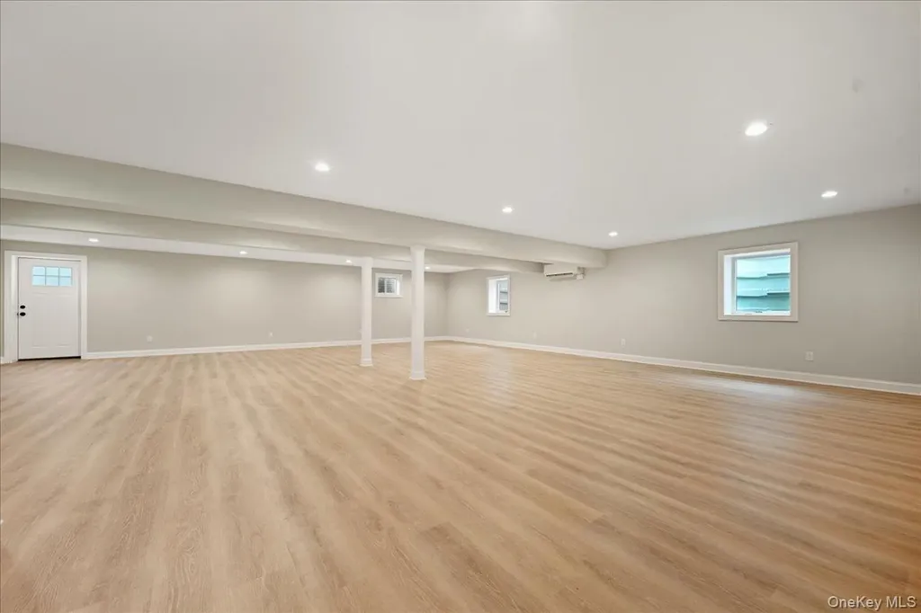 39 Cobalt Lane Westbury NY 11590
