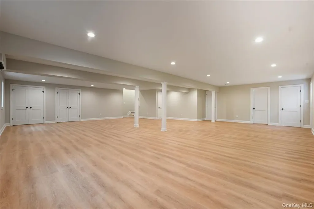 39 Cobalt Lane Westbury NY 11590