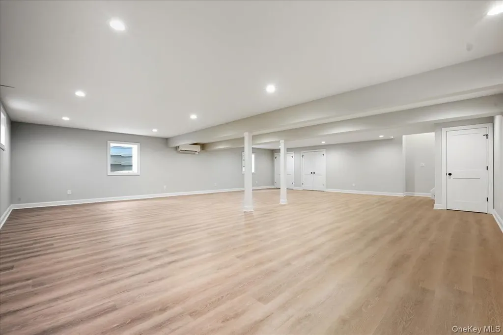 39 Cobalt Lane Westbury NY 11590