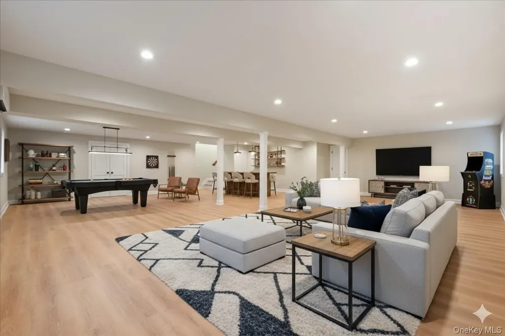 39 Cobalt Lane Westbury NY 11590