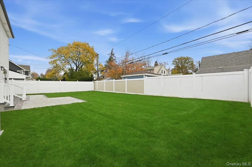 39 Cobalt Lane Westbury NY 11590
