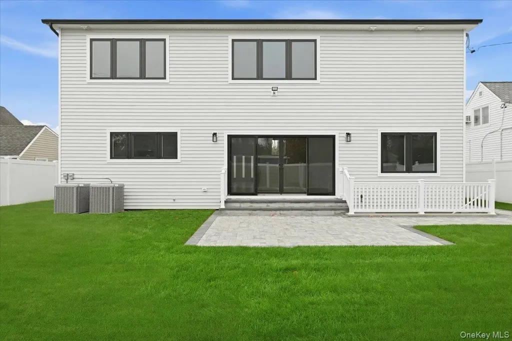 39 Cobalt Lane Westbury NY 11590