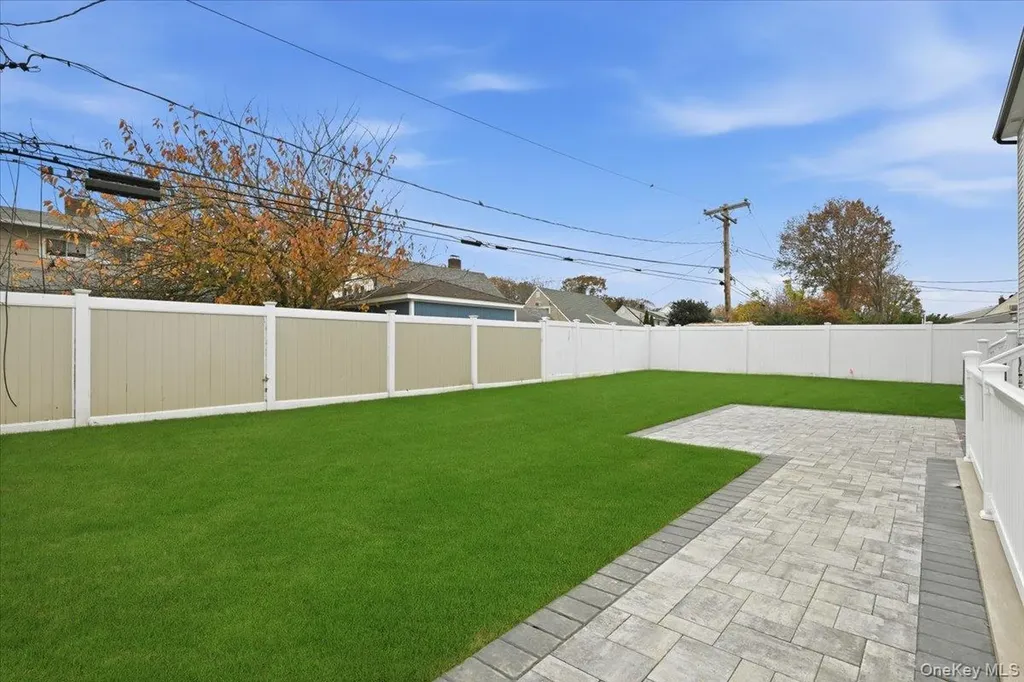 39 Cobalt Lane Westbury NY 11590