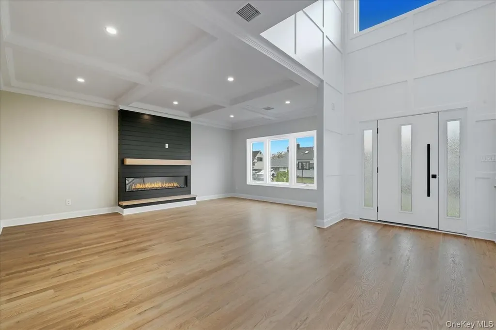 39 Cobalt Lane Westbury NY 11590