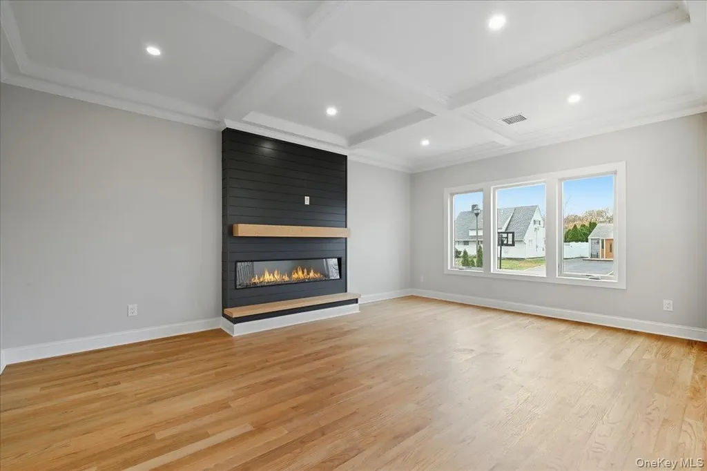 39 Cobalt Lane Westbury NY 11590